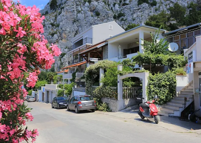Apartments With A Parking Space Omis - 18919
