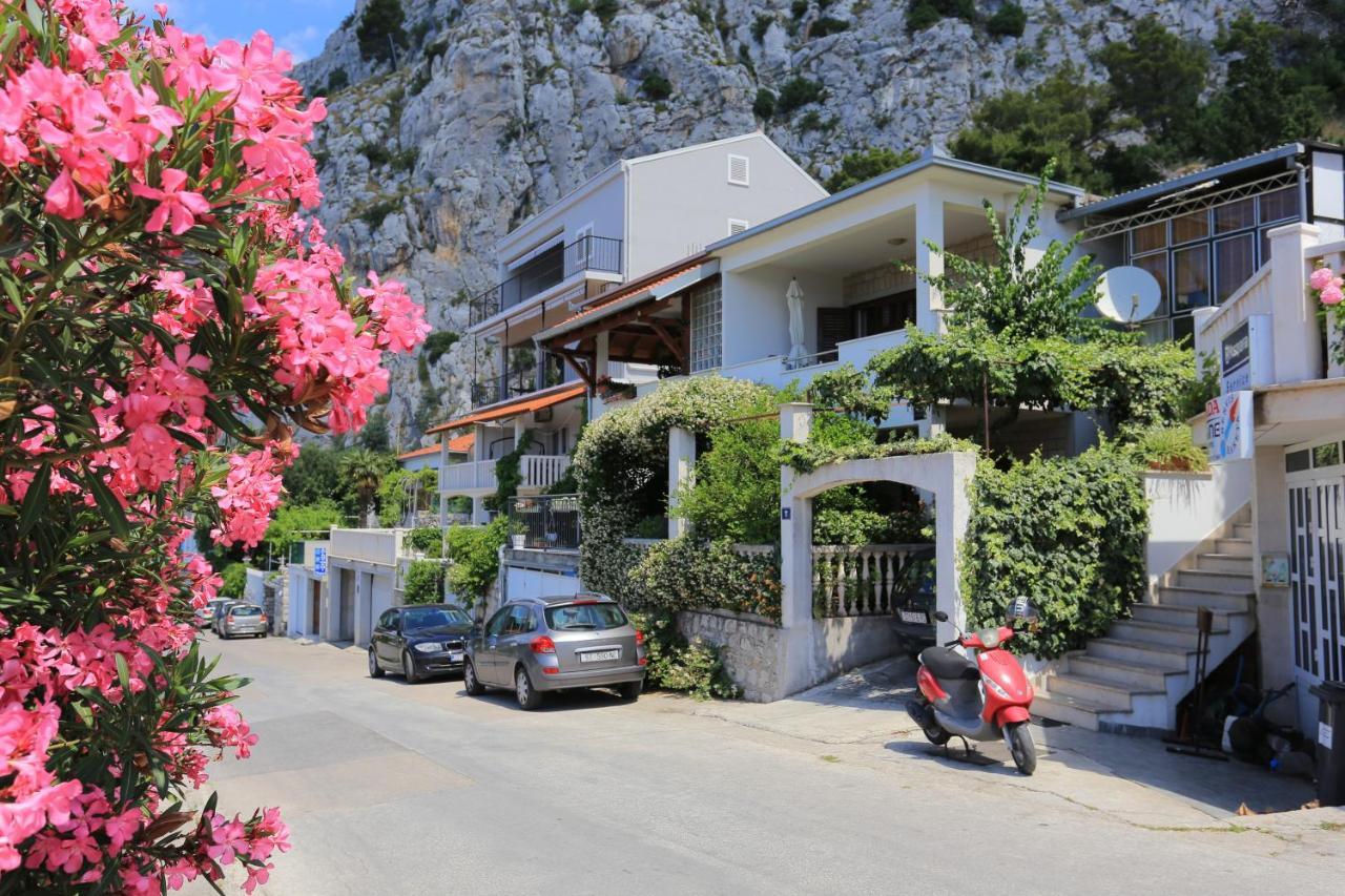 With A Parking Space - 18919 * Omis